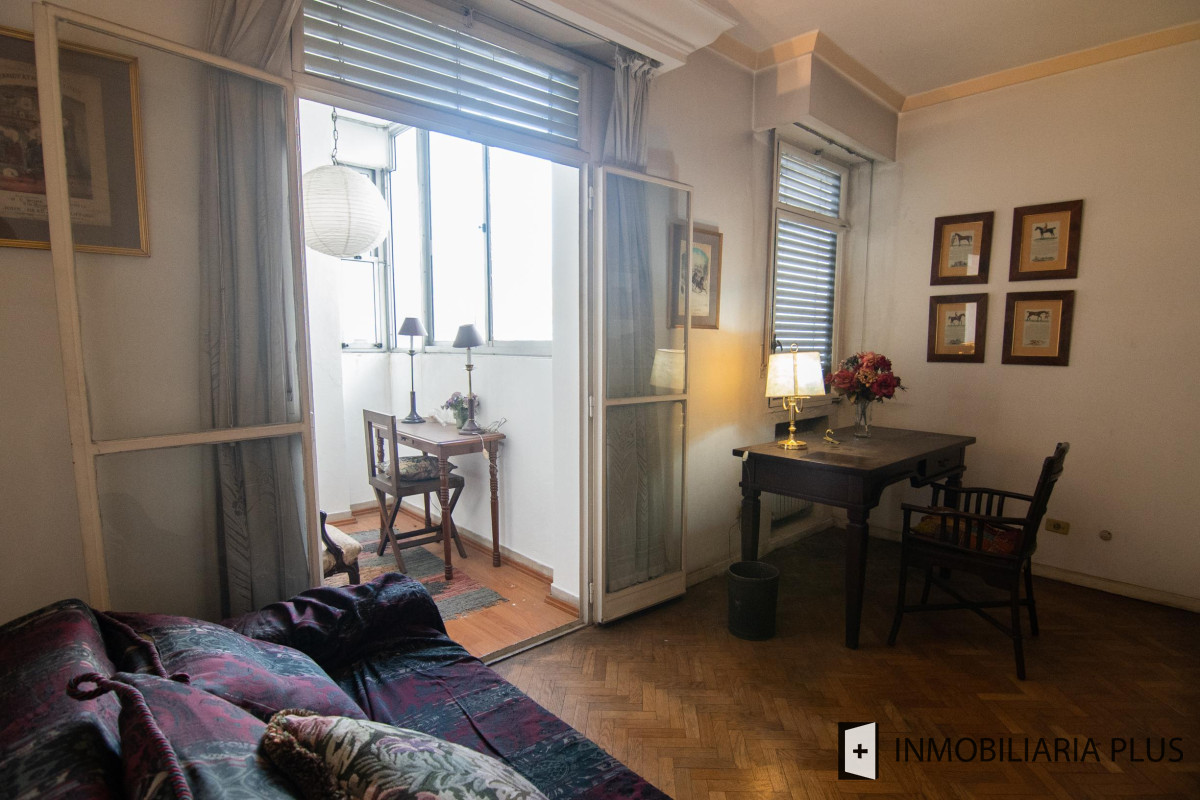 Apartamento ID.320 - Venta Apartamento 3 dorm + servicio, 3 Baños y 2 Garaje  en el Centro de Montevideo C874