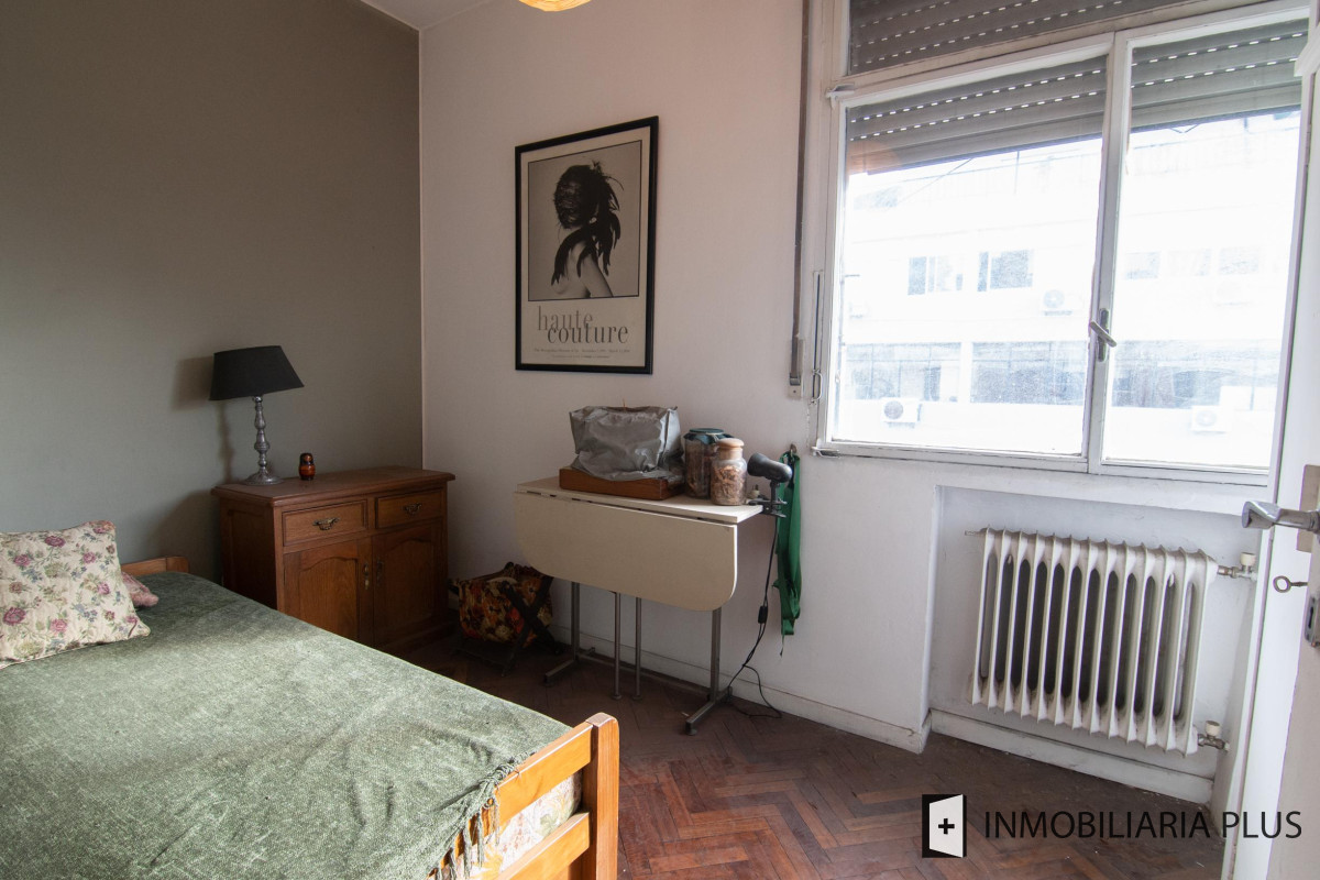 Apartamento ID.320 - Venta Apartamento 3 dorm + servicio, 3 Baños y 2 Garaje  en el Centro de Montevideo C874