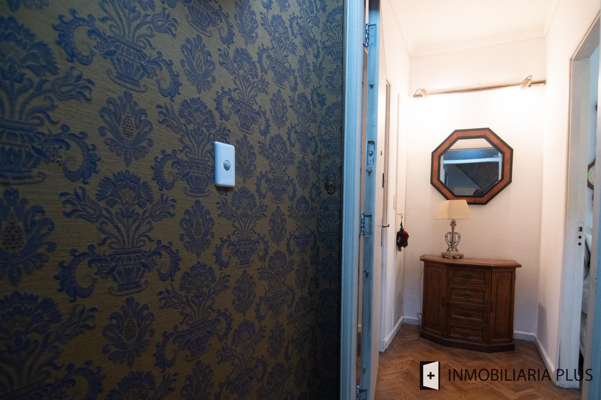 Apartamento ID.320 - Venta Apartamento 3 dorm + servicio, 3 Baños y 2 Garaje  en el Centro de Montevideo C874