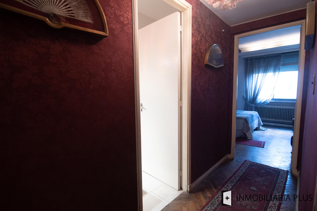 Apartamento ID.320 - Venta Apartamento 3 dorm + servicio, 3 Baños y 2 Garaje  en el Centro de Montevideo C874