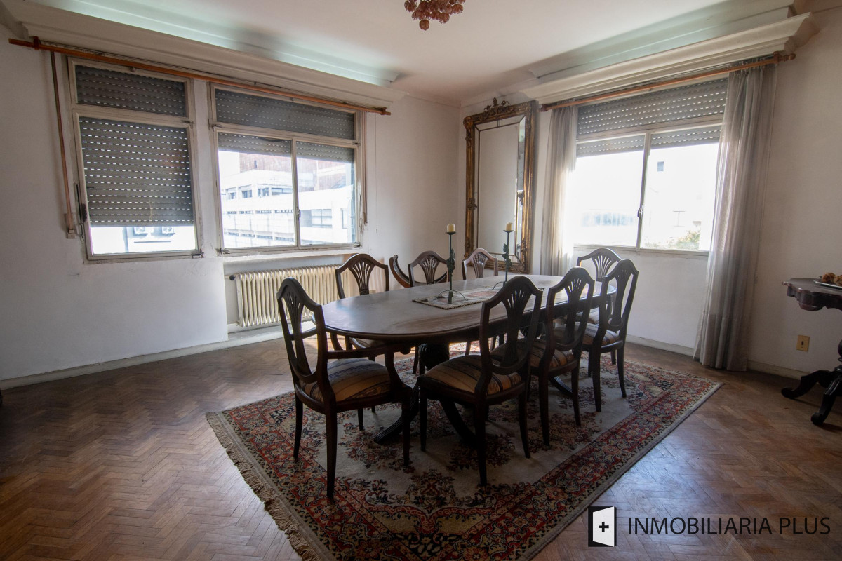Apartamento ID.320 - Venta Apartamento 3 dorm + servicio, 3 Baños y 2 Garaje  en el Centro de Montevideo C874