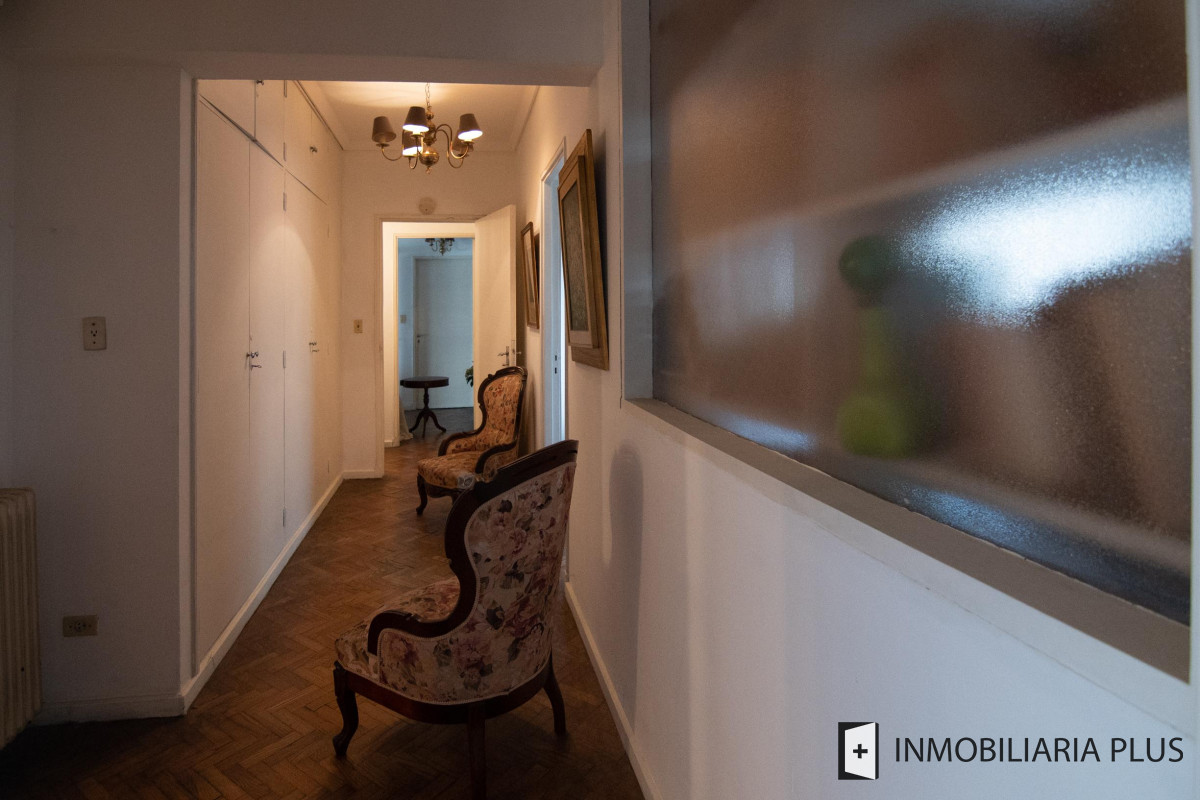 Apartamento ID.320 - Venta Apartamento 3 dorm + servicio, 3 Baños y 2 Garaje  en el Centro de Montevideo C874