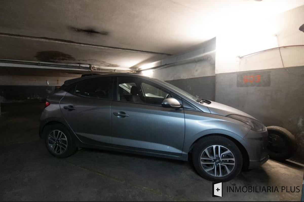 Apartamento ID.320 - Venta Apartamento 3 dorm + servicio, 3 Baños y 2 Garaje  en el Centro de Montevideo C874