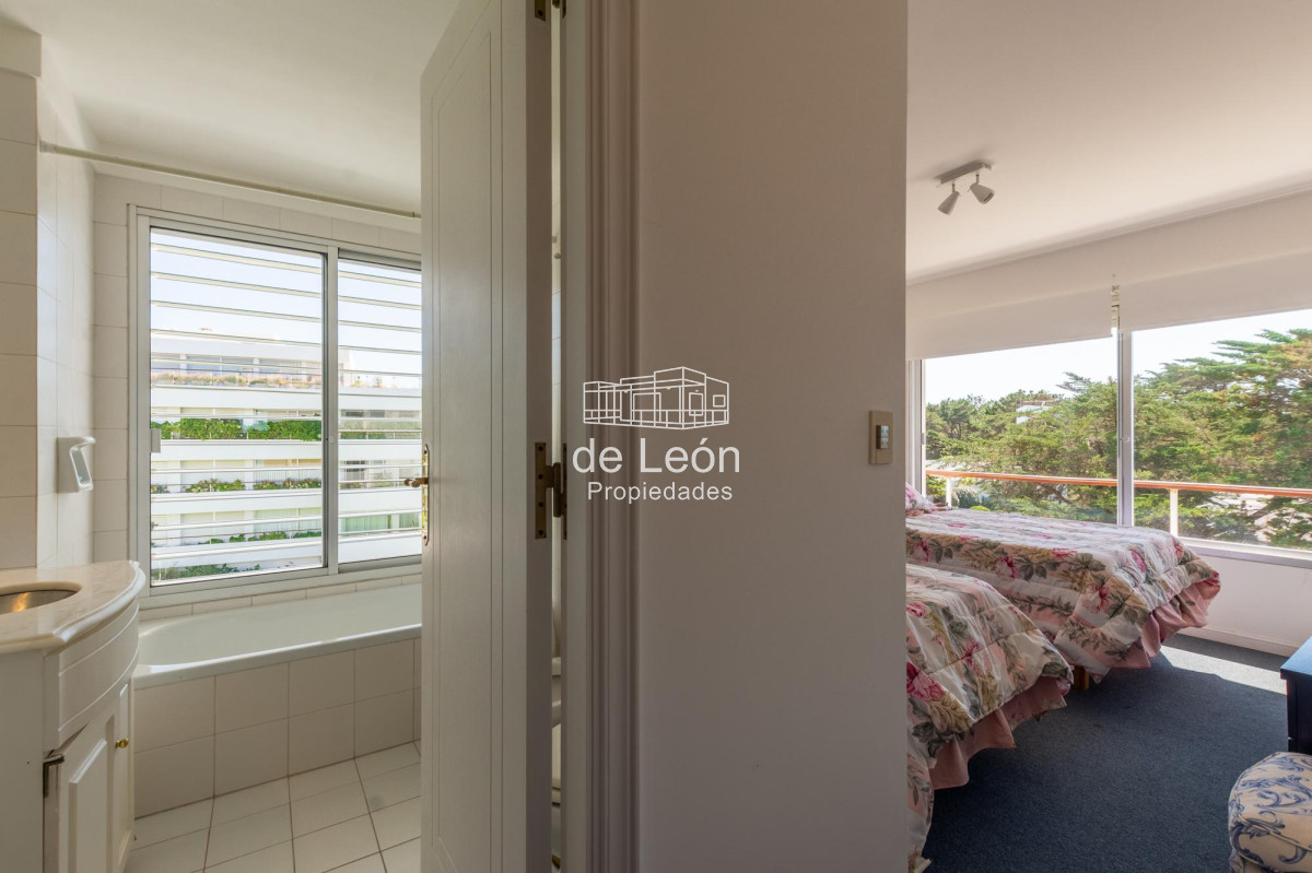 Apartamento ID.15126 - Apartamento  Venta 3 dormitorios mas dependencia  Rincón del Indio Punta del Este Vista al Mar
