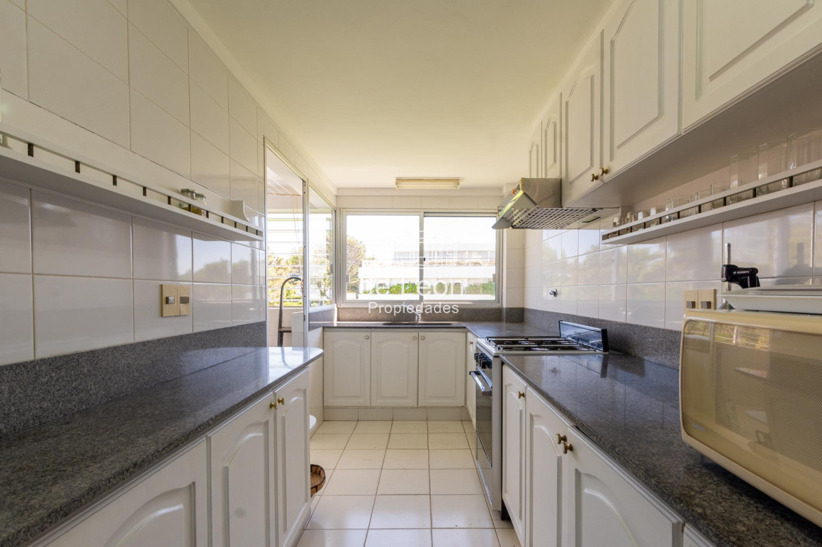 Apartamento ID.15126 - Apartamento  Venta 3 dormitorios mas dependencia  Rincón del Indio Punta del Este Vista al Mar