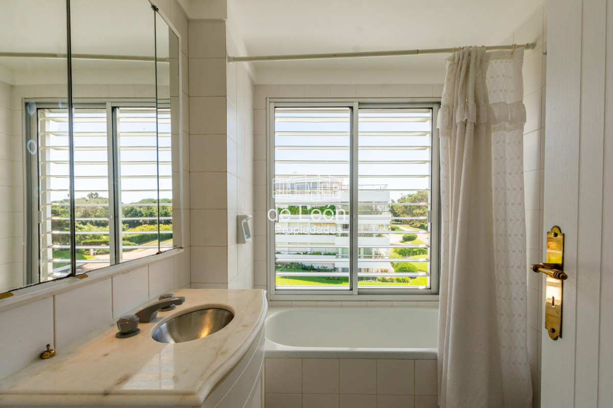Apartamento ID.15126 - Apartamento  Venta 3 dormitorios mas dependencia  Rincón del Indio Punta del Este Vista al Mar