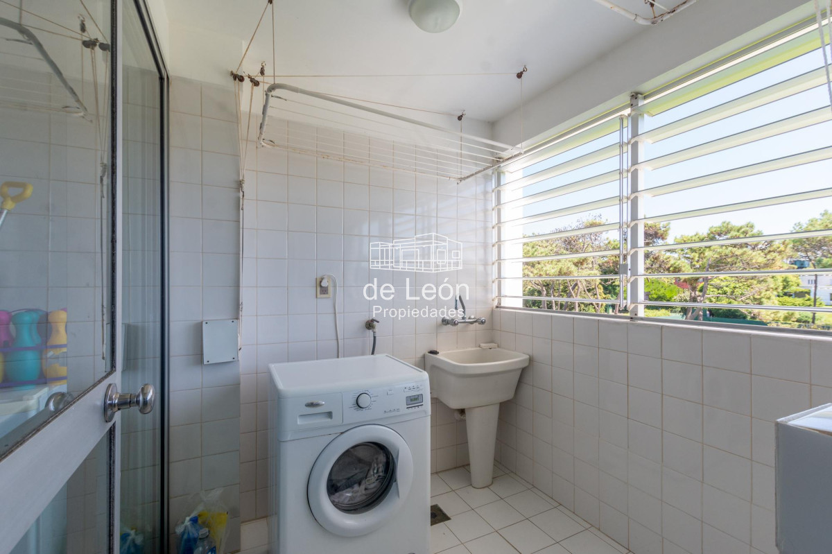 Apartamento ID.15126 - Apartamento  Venta 3 dormitorios mas dependencia  Rincón del Indio Punta del Este Vista al Mar