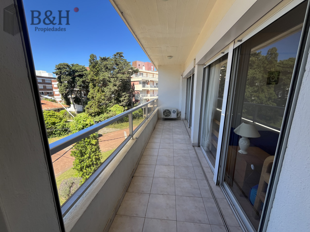Apartamento ID.6289 - Apartamento 2 dormitorios en alquiler temporal - Playa Mansa - 50mts del mar