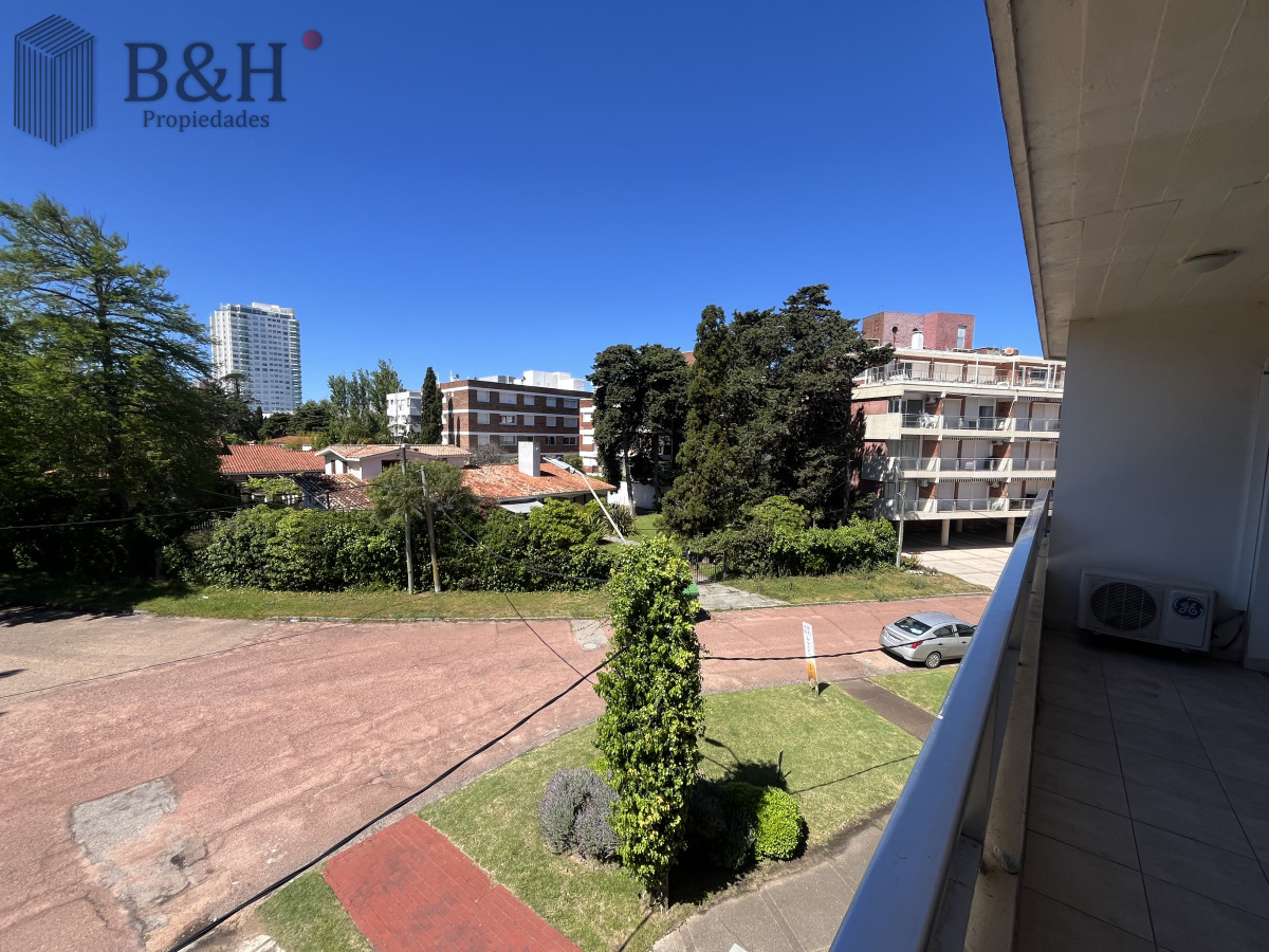 Apartamento ID.6289 - Apartamento 2 dormitorios en alquiler temporal - Playa Mansa - 50mts del mar