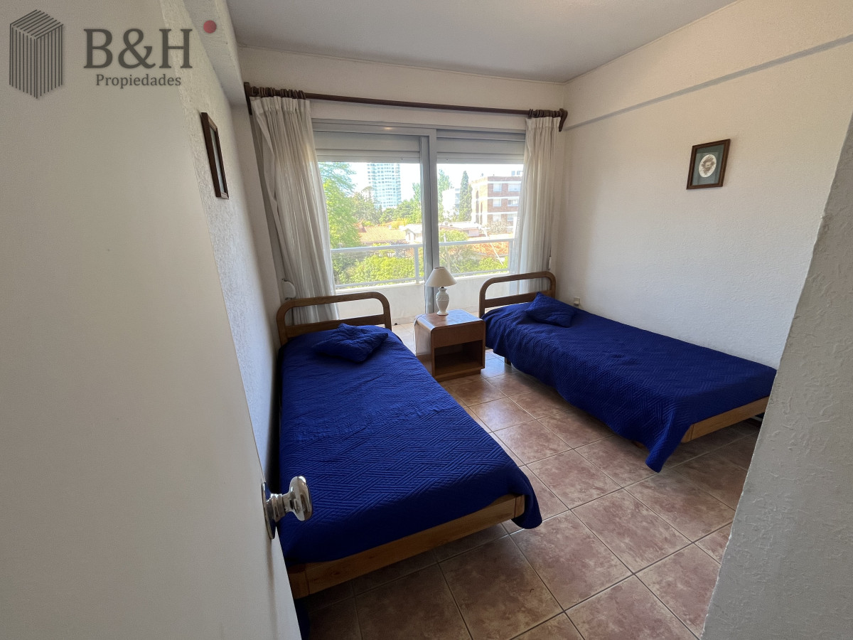 Apartamento ID.6289 - Apartamento 2 dormitorios en alquiler temporal - Playa Mansa - 50mts del mar