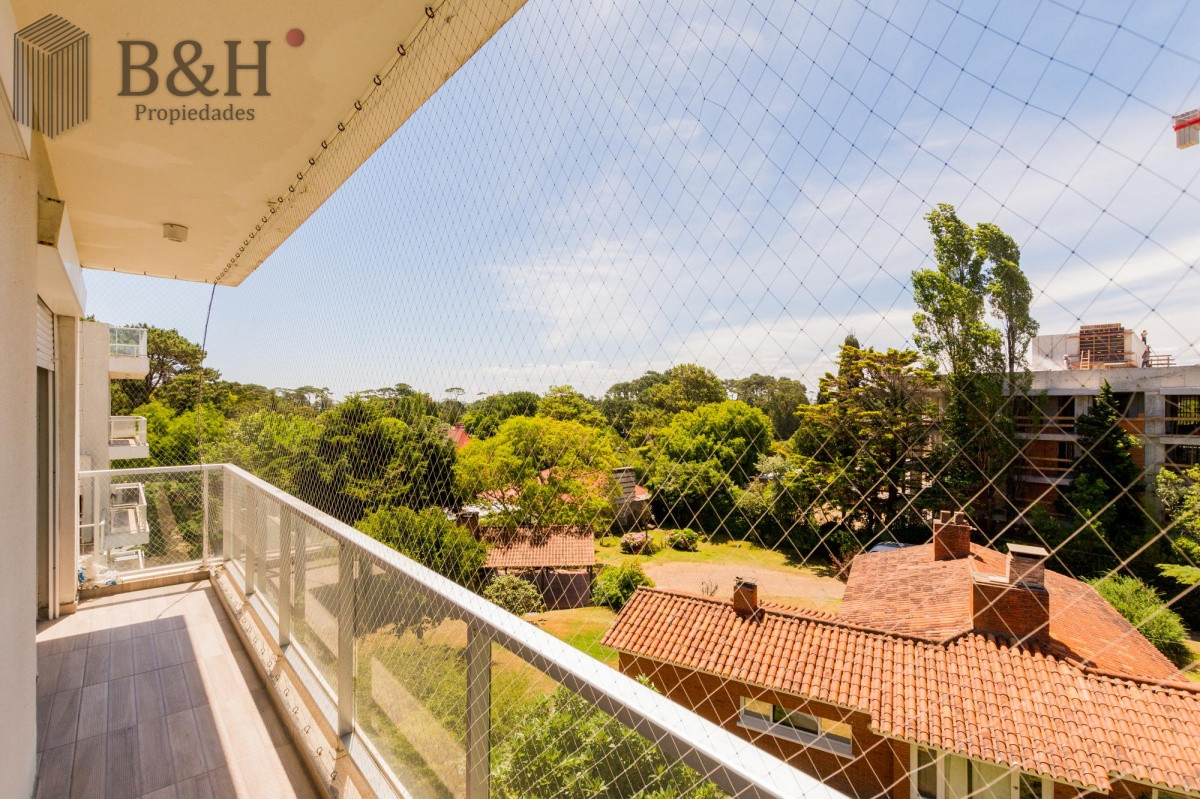 Apartamento ID.3344 - Venta Departamento Penthouse 3 dormitorios Playa Mansa Punta del Este