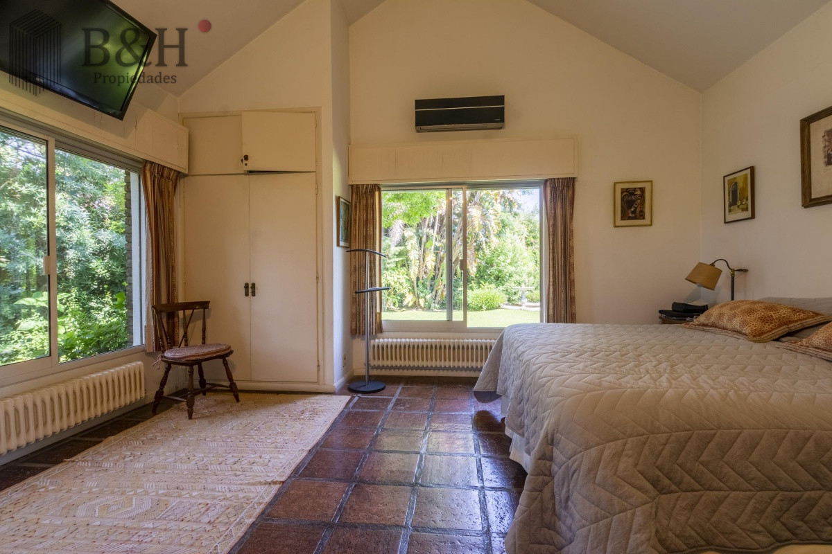 Casa ID.550 - Venta Casa 8 dormitorios Playa Mansa Punta del Este