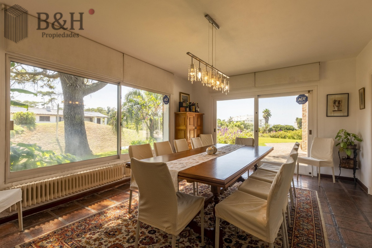 Casa ID.550 - Venta Casa 8 dormitorios Playa Mansa Punta del Este