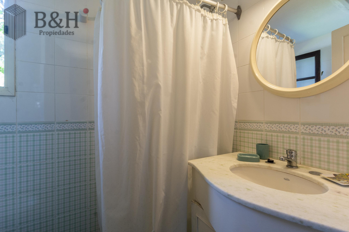 Casa ID.550 - Venta Casa 8 dormitorios Playa Mansa Punta del Este
