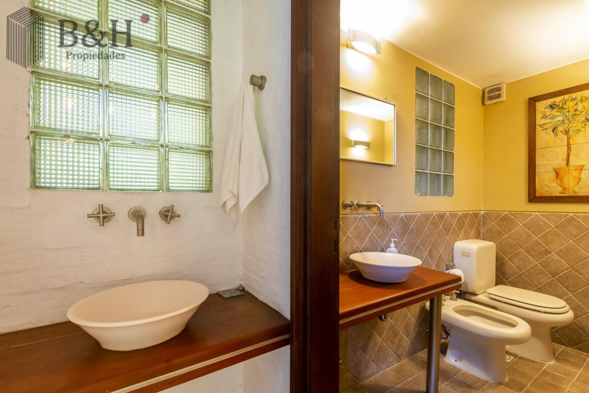 Casa ID.550 - Venta Casa 8 dormitorios Playa Mansa Punta del Este