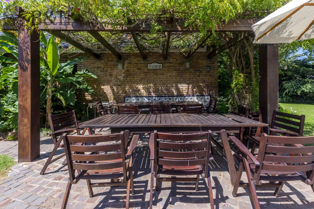 Casa ID.550 - Venta Casa 8 dormitorios Playa Mansa Punta del Este