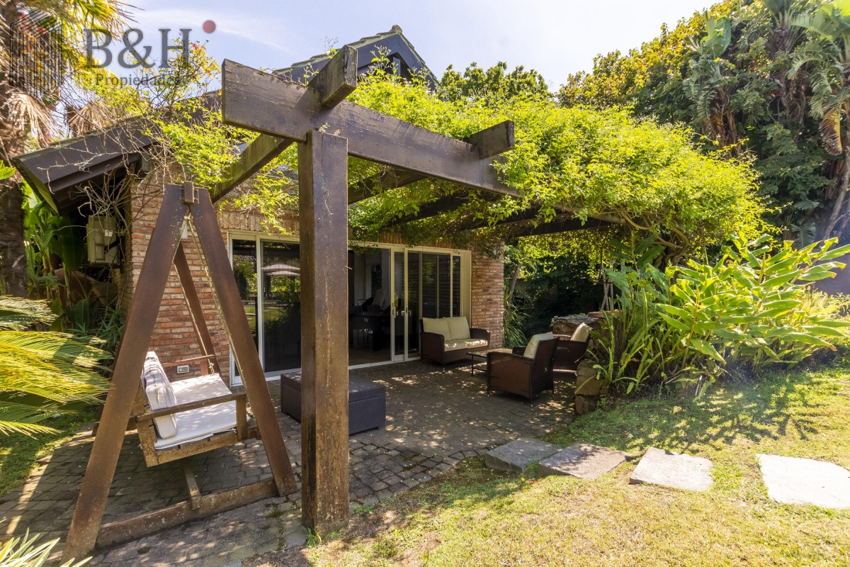 Casa ID.550 - Venta Casa 8 dormitorios Playa Mansa Punta del Este