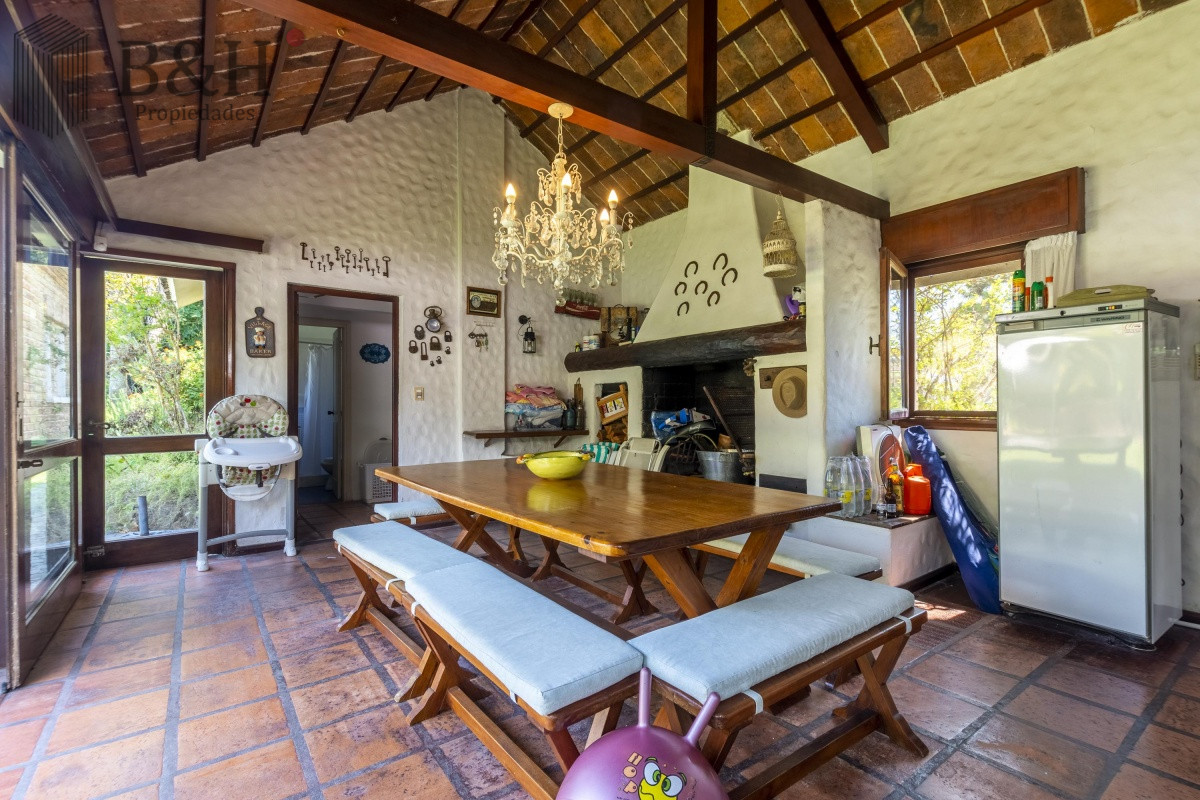 Casa ID.550 - Venta Casa 8 dormitorios Playa Mansa Punta del Este