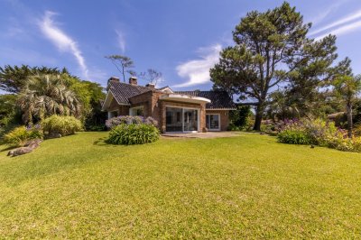 Venta Casa 8 dormitorios Playa Mansa Punta del Este