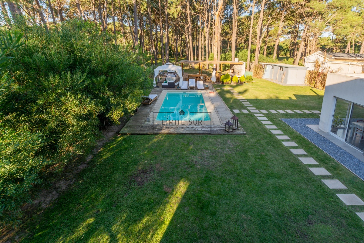 Casa ID.78 - Venta Casa 4 dormitorios en Montoya, La Barra, Punta del Este