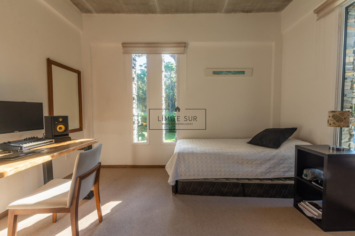 Casa ID.78 - Venta Casa 4 dormitorios en Montoya, La Barra, Punta del Este