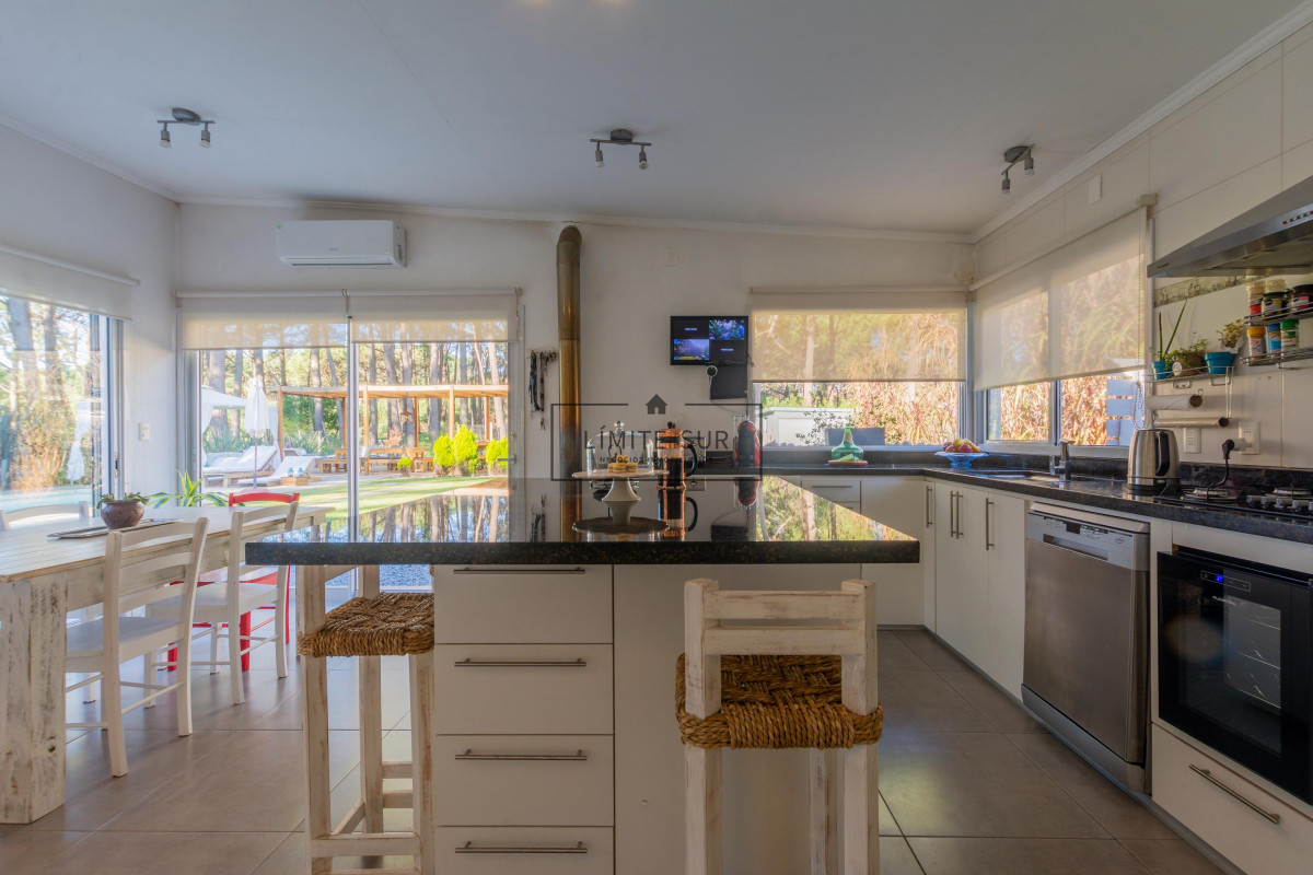 Casa ID.78 - Venta Casa 4 dormitorios en Montoya, La Barra, Punta del Este