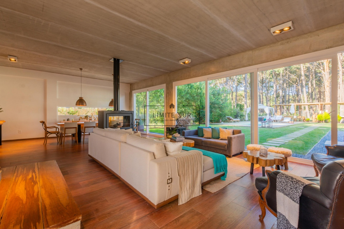 Casa ID.78 - Venta Casa 4 dormitorios en Montoya, La Barra, Punta del Este