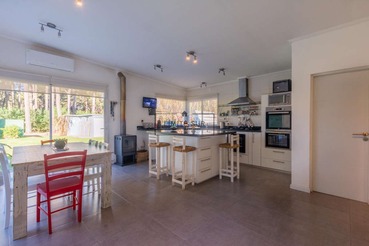 Casa ID.78 - Venta Casa 4 dormitorios en Montoya, La Barra, Punta del Este