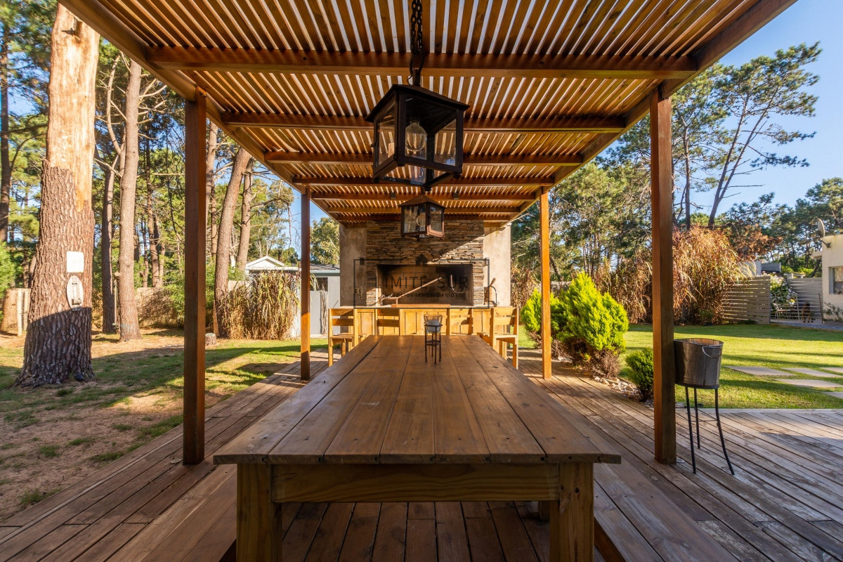 Casa ID.78 - Venta Casa 4 dormitorios en Montoya, La Barra, Punta del Este