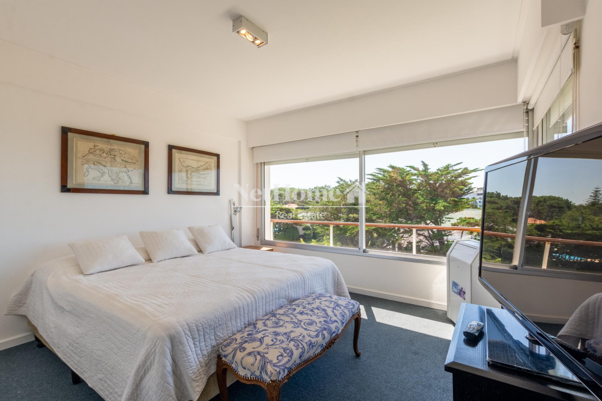Apartamento ID.82 -  Rincón del Indio Apartamento  Venta 3 dormitorios mas dependencia Vista al Mar
