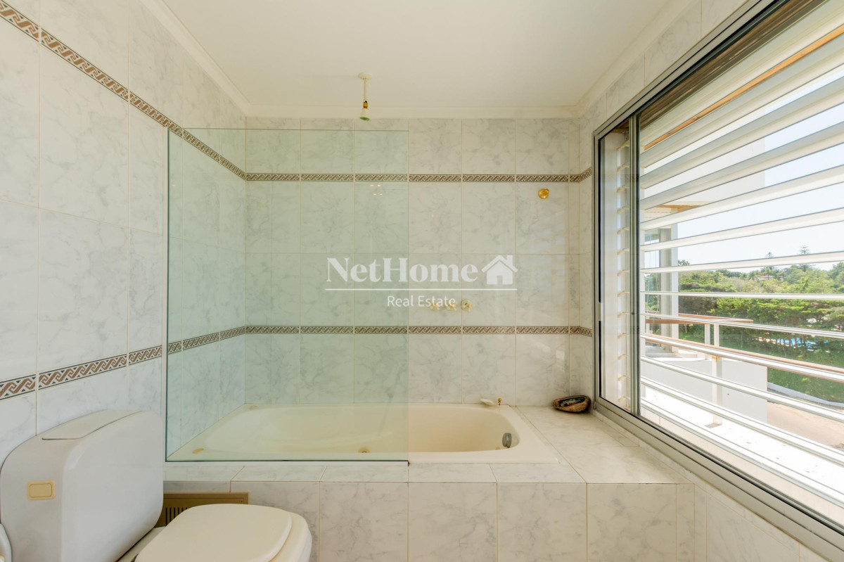 Apartamento ID.82 -  Rincón del Indio Apartamento  Venta 3 dormitorios mas dependencia Vista al Mar