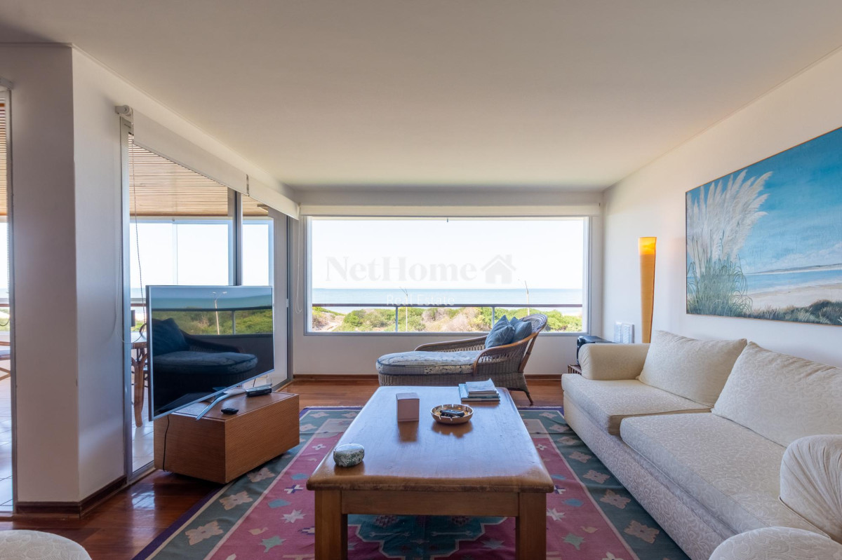Apartamento ID.82 -  Rincón del Indio Apartamento  Venta 3 dormitorios mas dependencia Vista al Mar