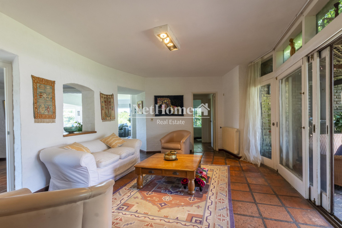 Casa ID.7 - Playa Mansa Casa 8 dormitorios Muy espaciosa con Amplio Jardín A pasos del Mar