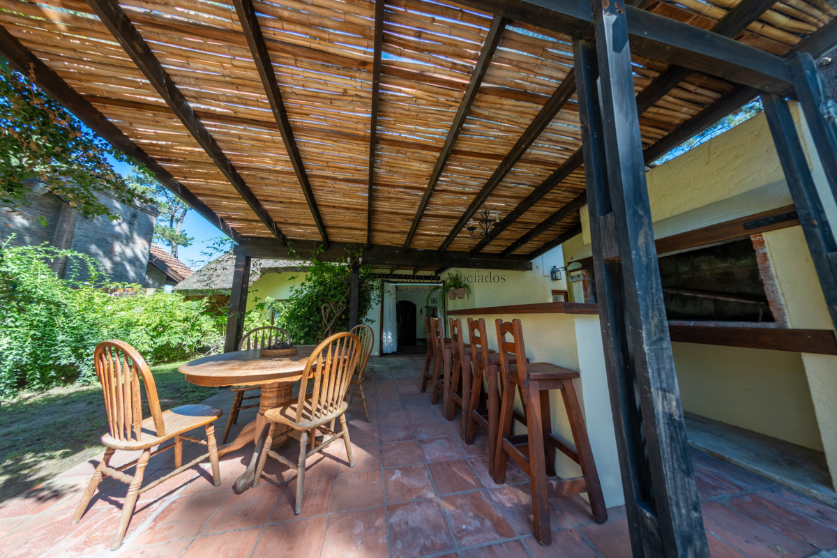 Casa ID.1217 - Venta Casa Quincho Pinares Punta del Este