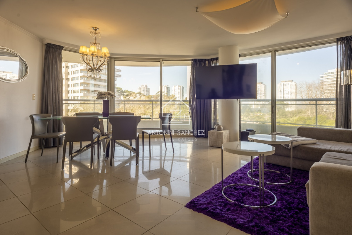 Apartamento ID.1262 - Venta Apartamento 3 dormitorios y dependencia en Ocean Drive Punta del Este