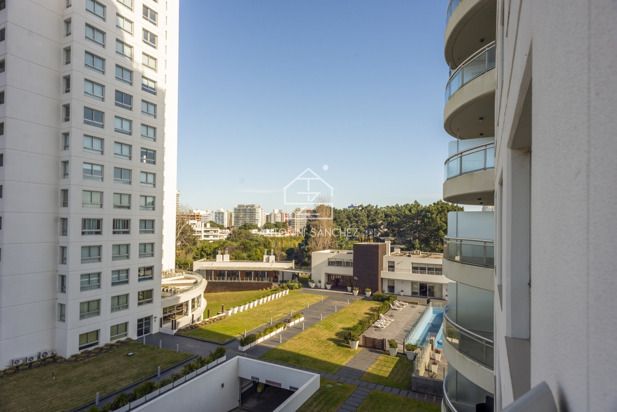 Apartamento ID.1262 - Venta Apartamento 3 dormitorios y dependencia en Ocean Drive Punta del Este