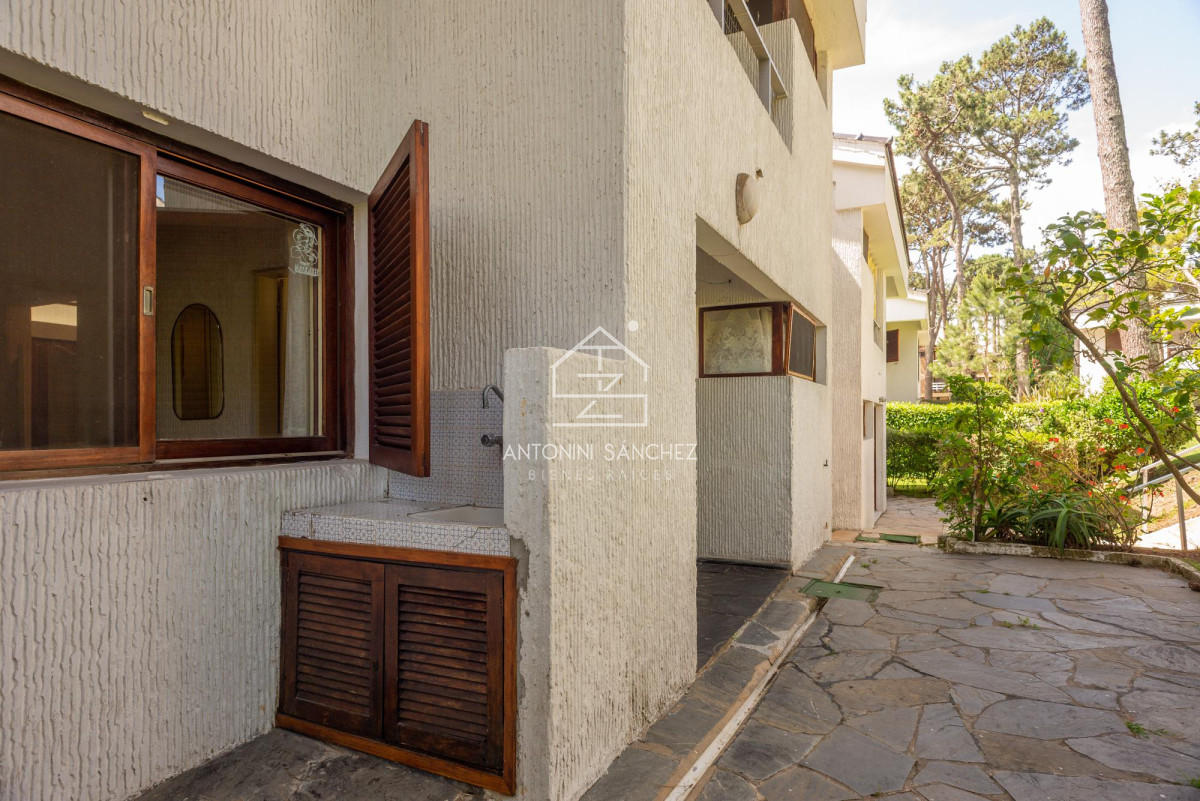 Apartamento ID.1854 - Venta Departamento 2 dormitorios estilo casa Roosevelt Punta del Este