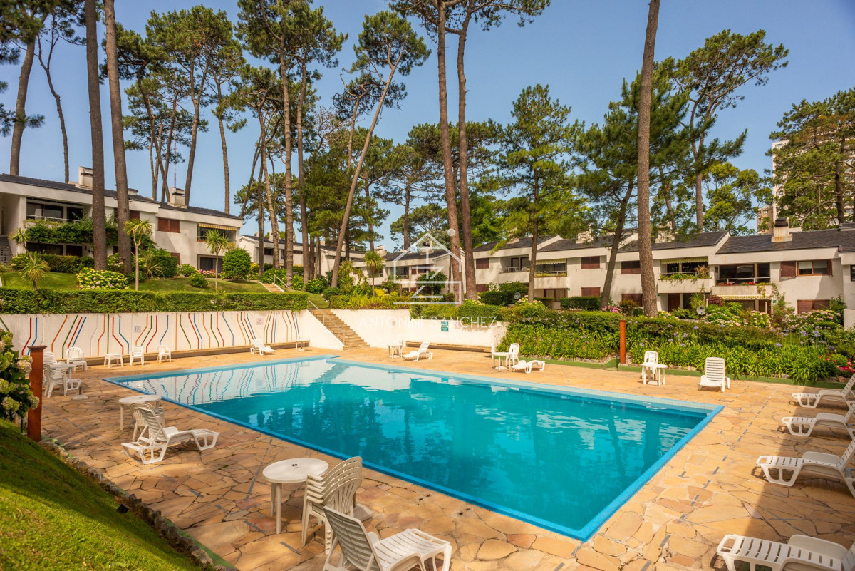 Apartamento ID.1854 - Venta Departamento 2 dormitorios estilo casa Roosevelt Punta del Este