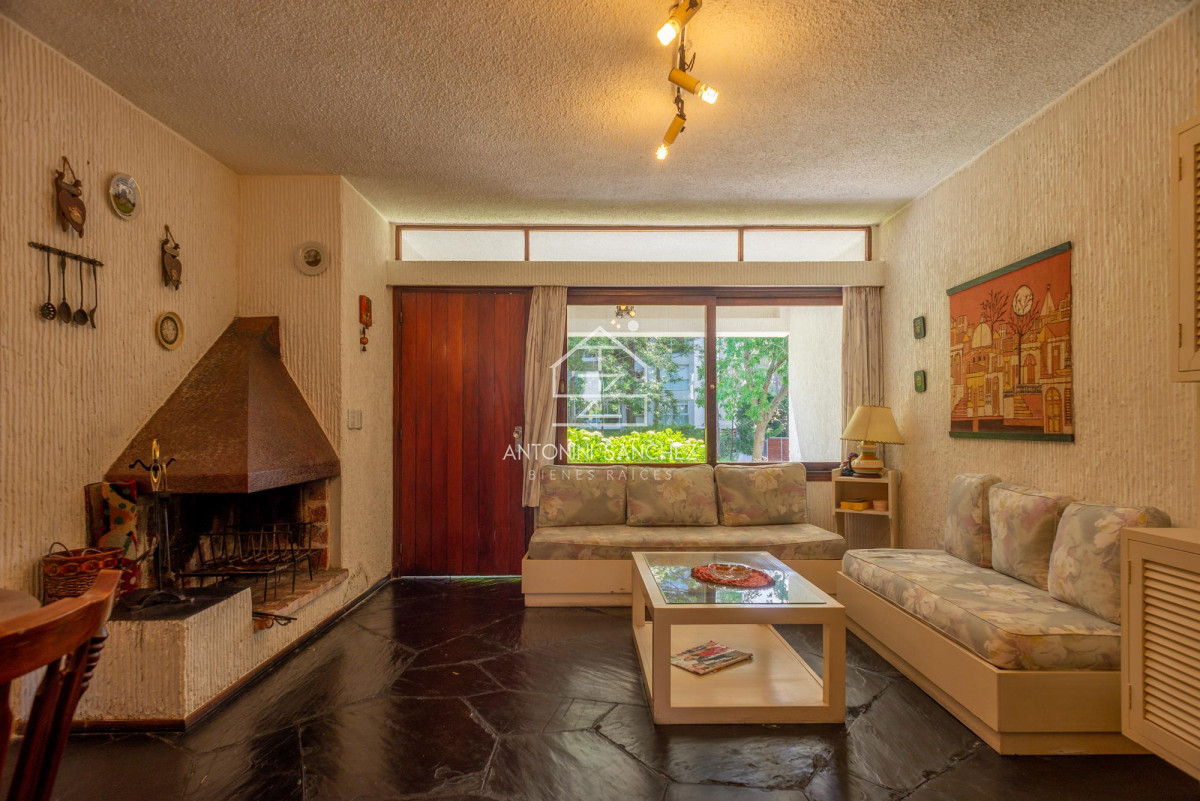 Apartamento ID.1854 - Venta Departamento 2 dormitorios estilo casa Roosevelt Punta del Este