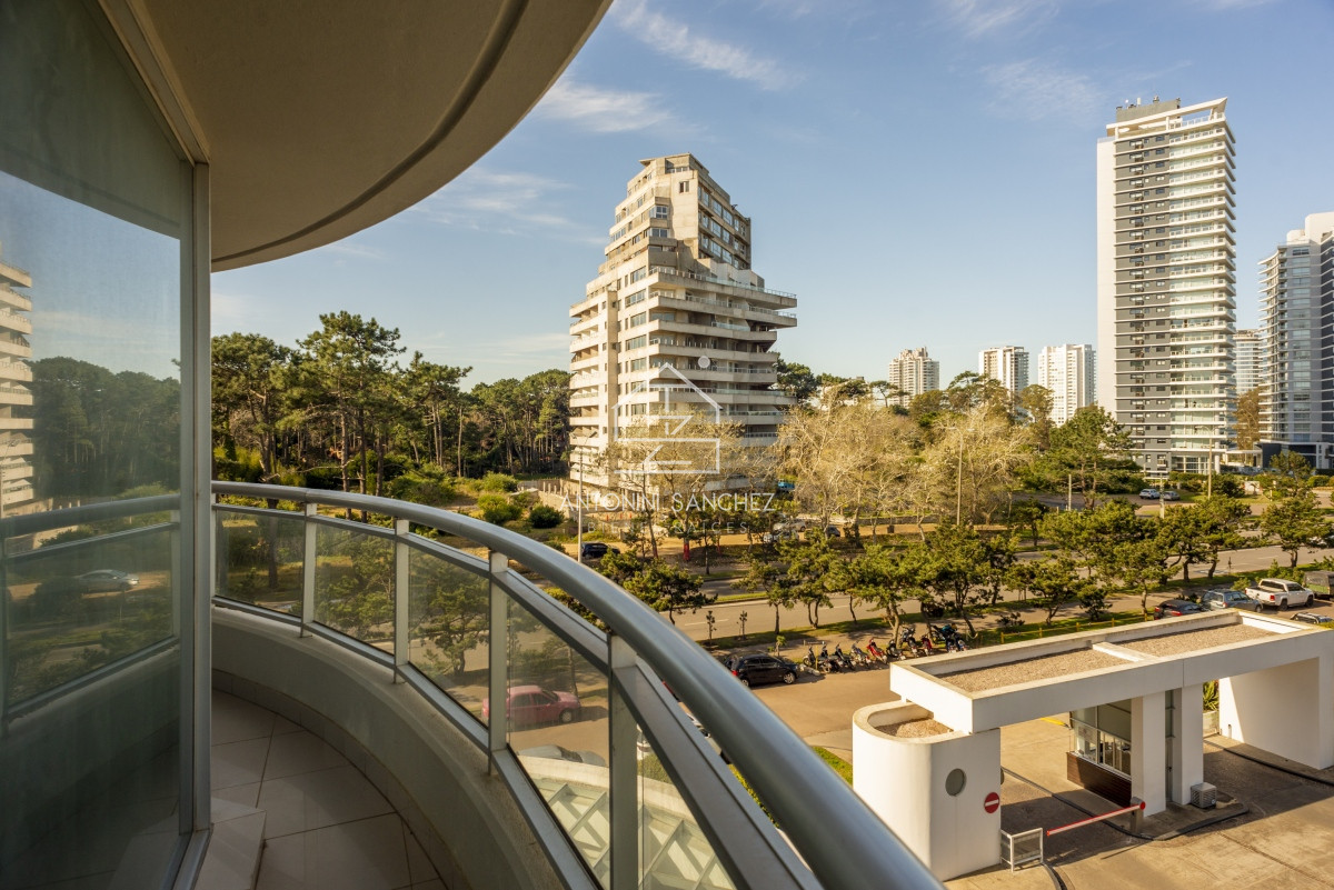 Apartamento ID.1262 - Venta Apartamento 3 dormitorios y dependencia en Ocean Drive Punta del Este