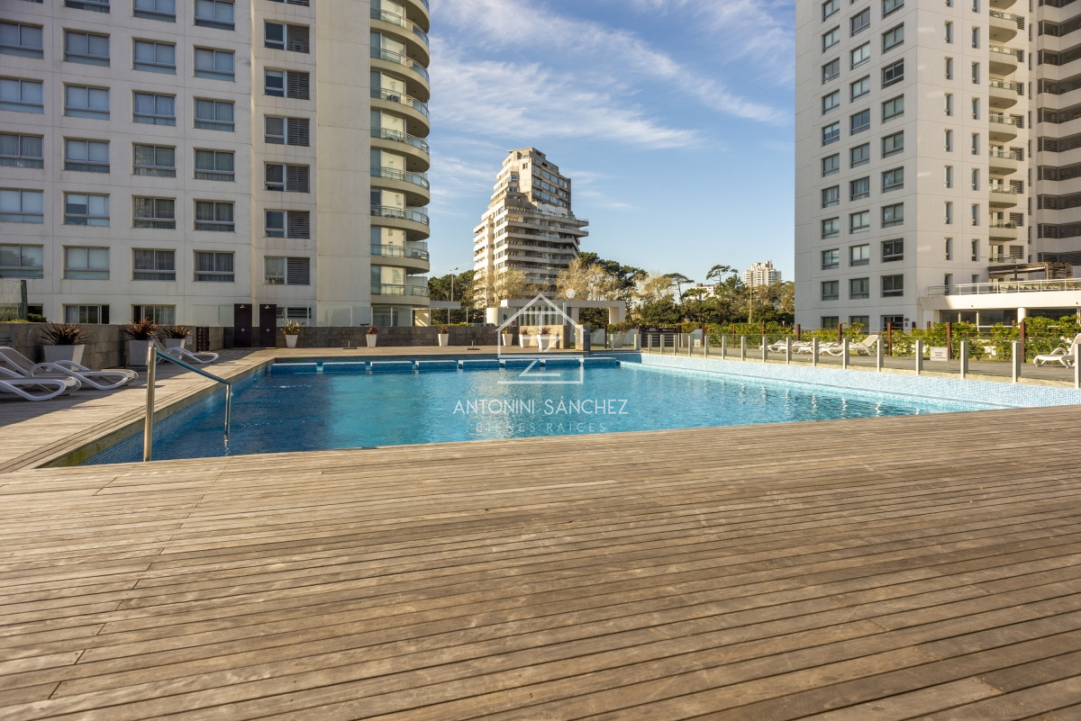 Apartamento ID.1262 - Venta Apartamento 3 dormitorios y dependencia en Ocean Drive Punta del Este