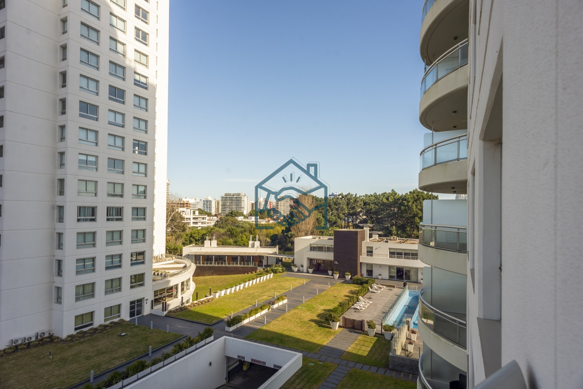 Apartamento ID.1398/Venta-Apartamento-3-dormitorios-y-dependencia-en-Ocean-Drive-Punta-del-Este - Venta Apartamento 3 dormitorios y dependencia en Ocean Drive Punta del Este