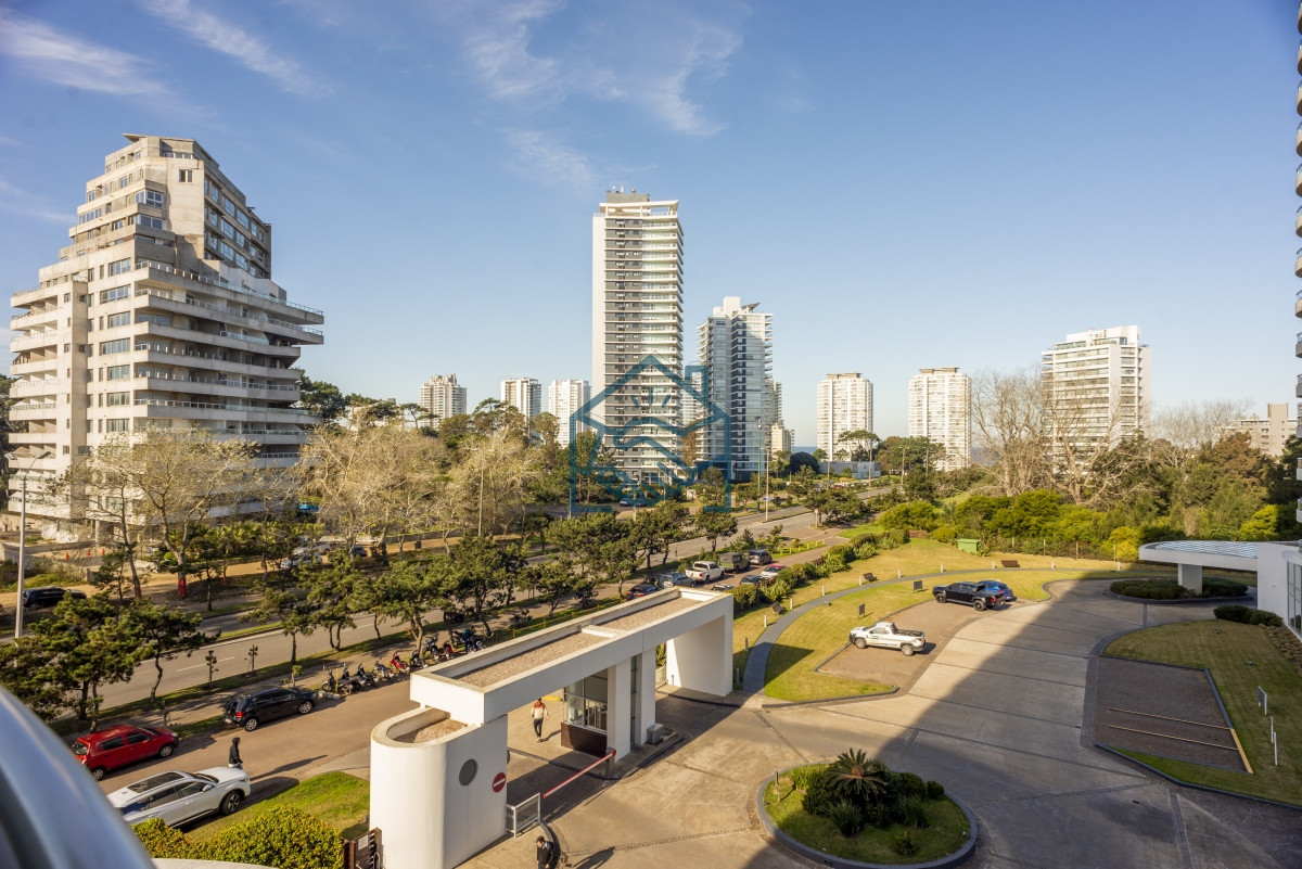 Apartamento ID.1398/Venta-Apartamento-3-dormitorios-y-dependencia-en-Ocean-Drive-Punta-del-Este - Venta Apartamento 3 dormitorios y dependencia en Ocean Drive Punta del Este