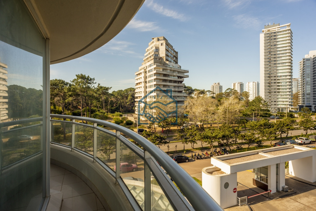Apartamento ID.1398/Venta-Apartamento-3-dormitorios-y-dependencia-en-Ocean-Drive-Punta-del-Este - Venta Apartamento 3 dormitorios y dependencia en Ocean Drive Punta del Este