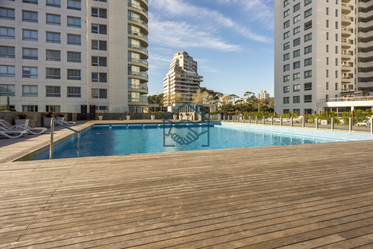 Apartamento ID.1398/Venta-Apartamento-3-dormitorios-y-dependencia-en-Ocean-Drive-Punta-del-Este - Venta Apartamento 3 dormitorios y dependencia en Ocean Drive Punta del Este