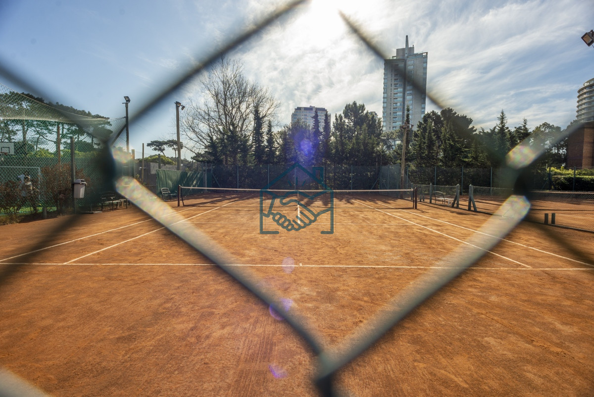 Apartamento ID.1398/Venta-Apartamento-3-dormitorios-y-dependencia-en-Ocean-Drive-Punta-del-Este - Venta Apartamento 3 dormitorios y dependencia en Ocean Drive Punta del Este