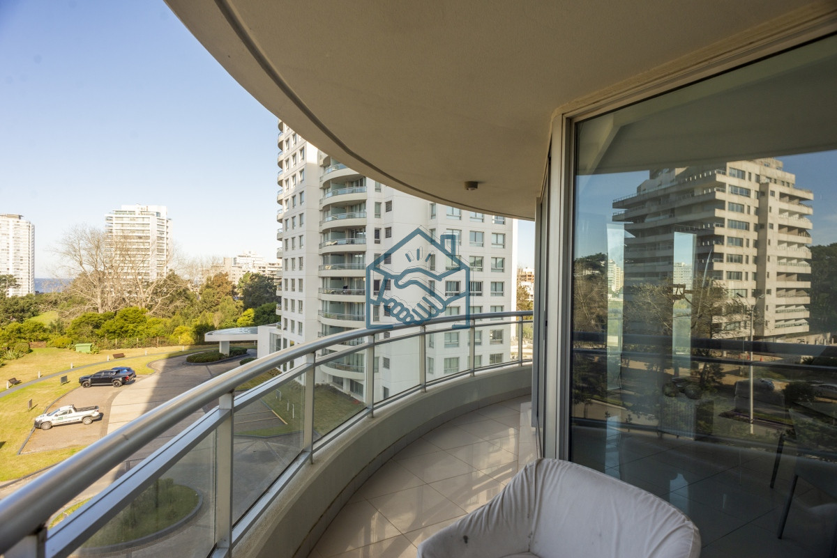 Apartamento ID.1398/Venta-Apartamento-3-dormitorios-y-dependencia-en-Ocean-Drive-Punta-del-Este - Venta Apartamento 3 dormitorios y dependencia en Ocean Drive Punta del Este