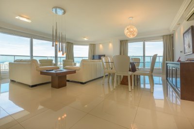 Venta 3 suites más dependencia Punta del Este