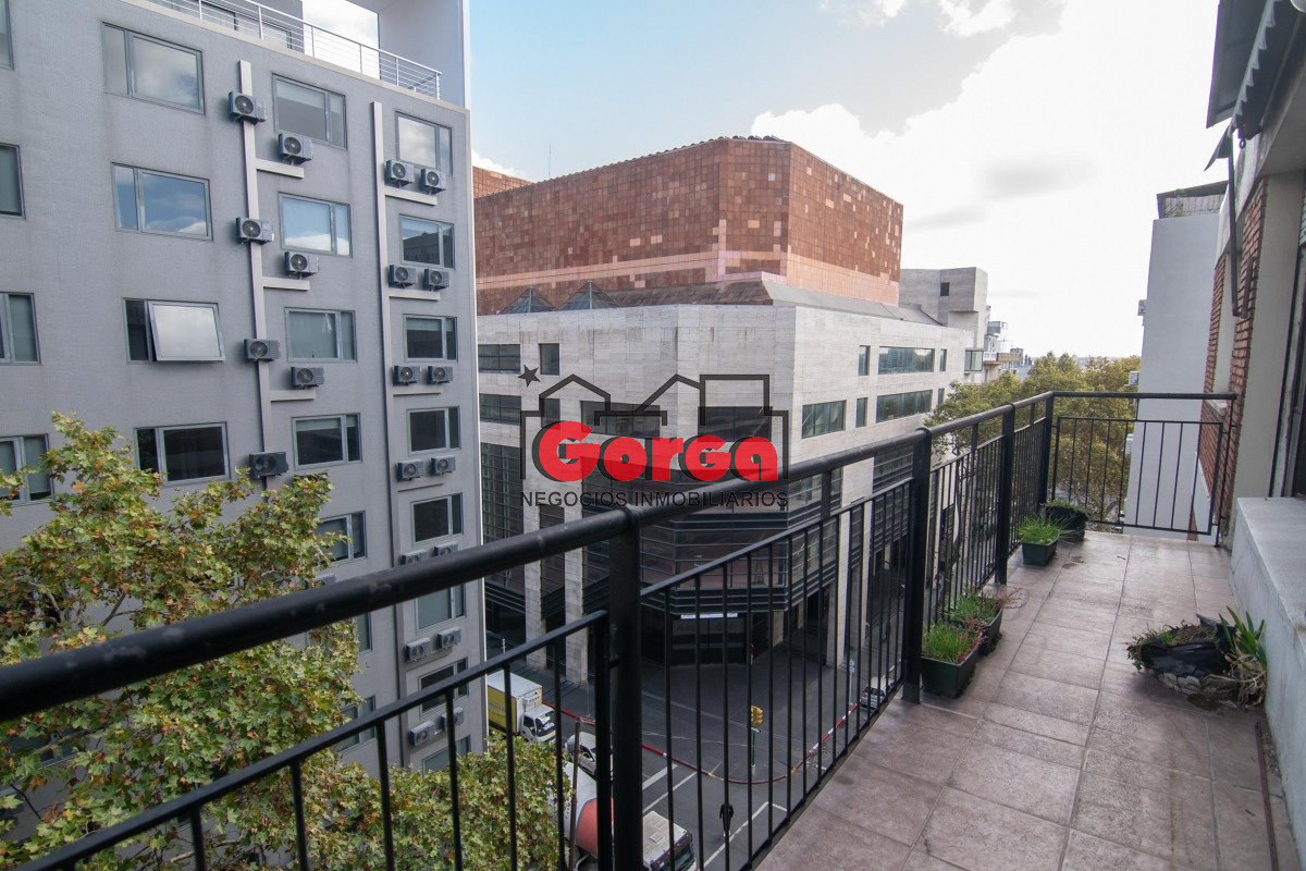 Apartamento ID.393 - Venta Apartamento 3 dorm + servicio Centro Montevideo