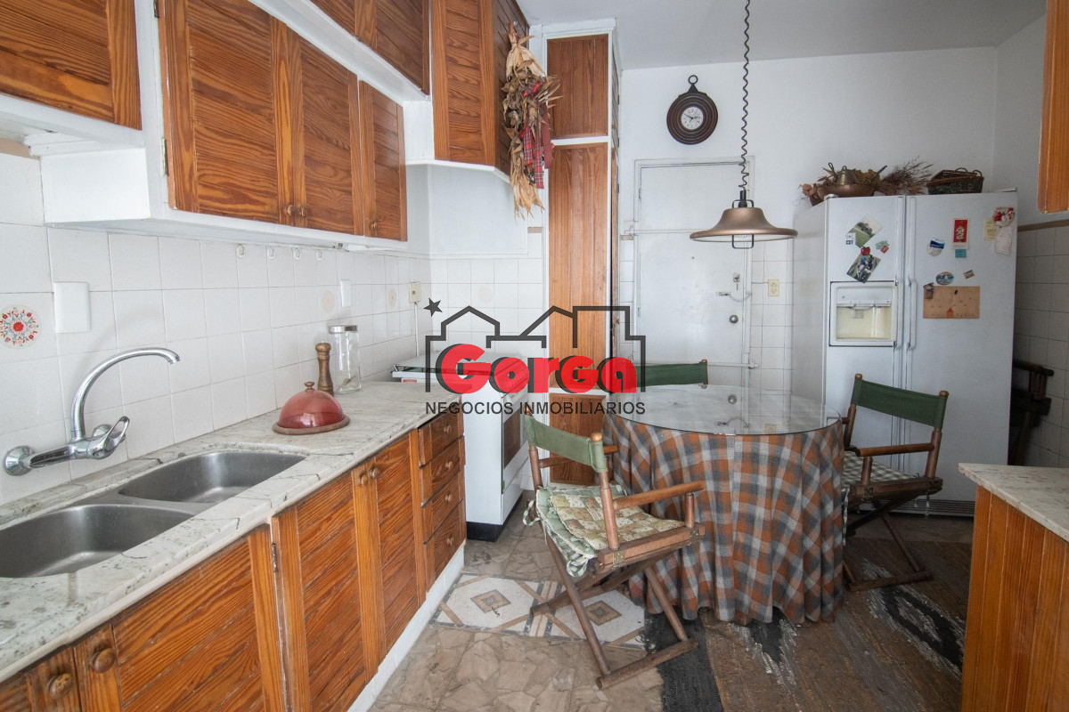 Apartamento ID.393 - Venta Apartamento 3 dorm + servicio Centro Montevideo